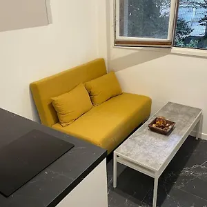 Studette Cosy Entierement Renovee Paris