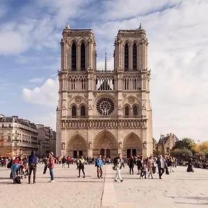 Studio Calme Et éclairé Proche De Nation A Paris